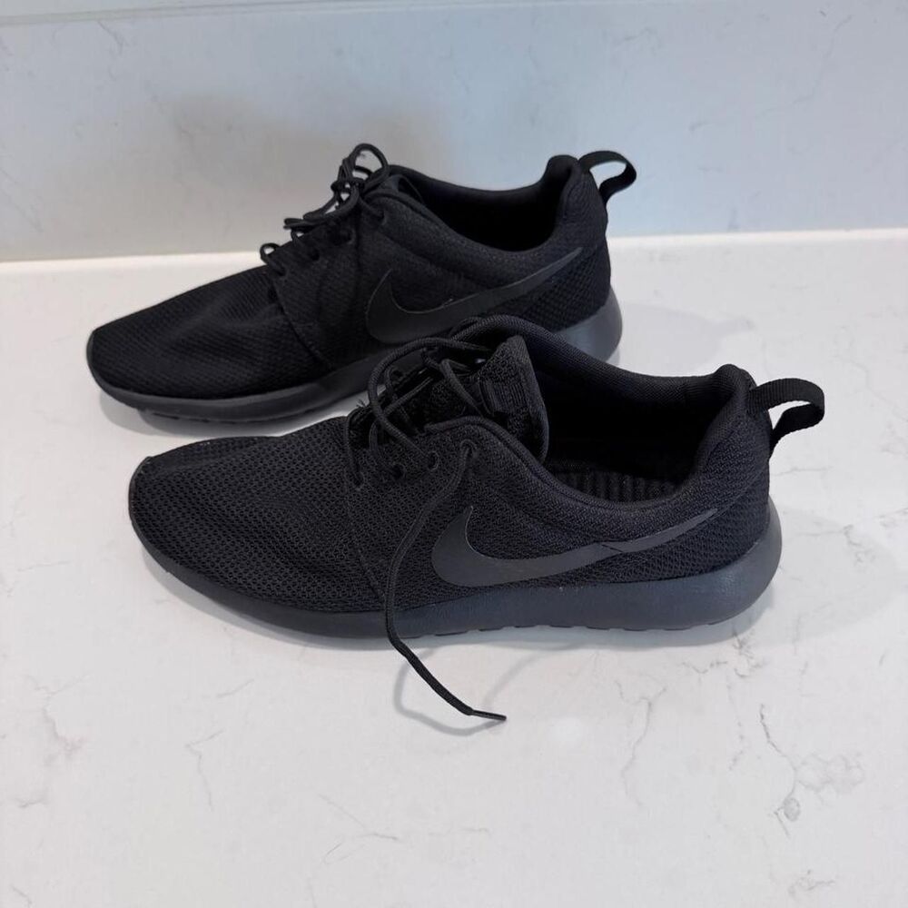 NEW Nike Men's Triple Black Roshe Run - Picture 2 of 7